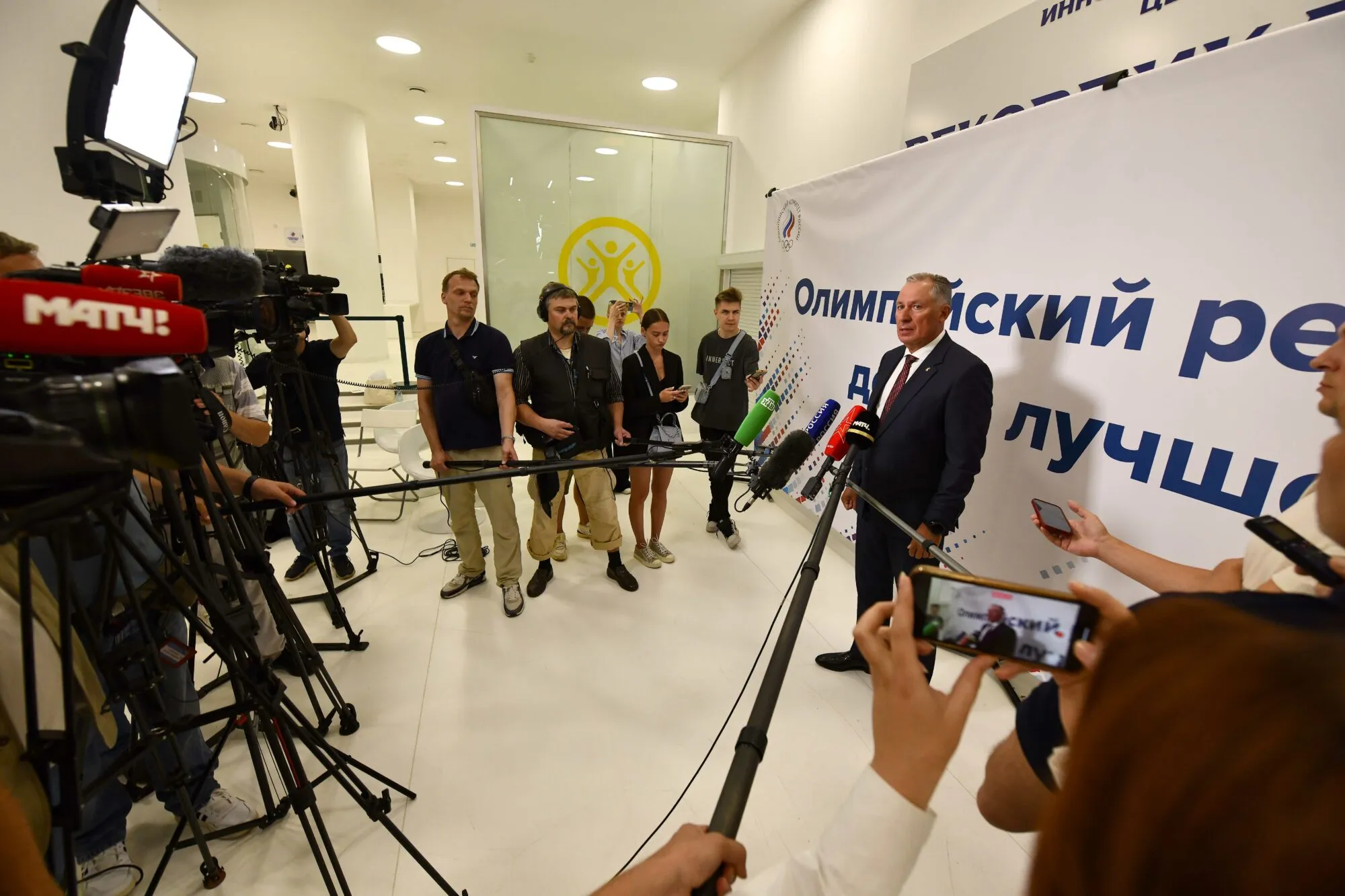 Станислав Поздняков: «Для нас парижская страница – пустая, без текста, и она перевернута»