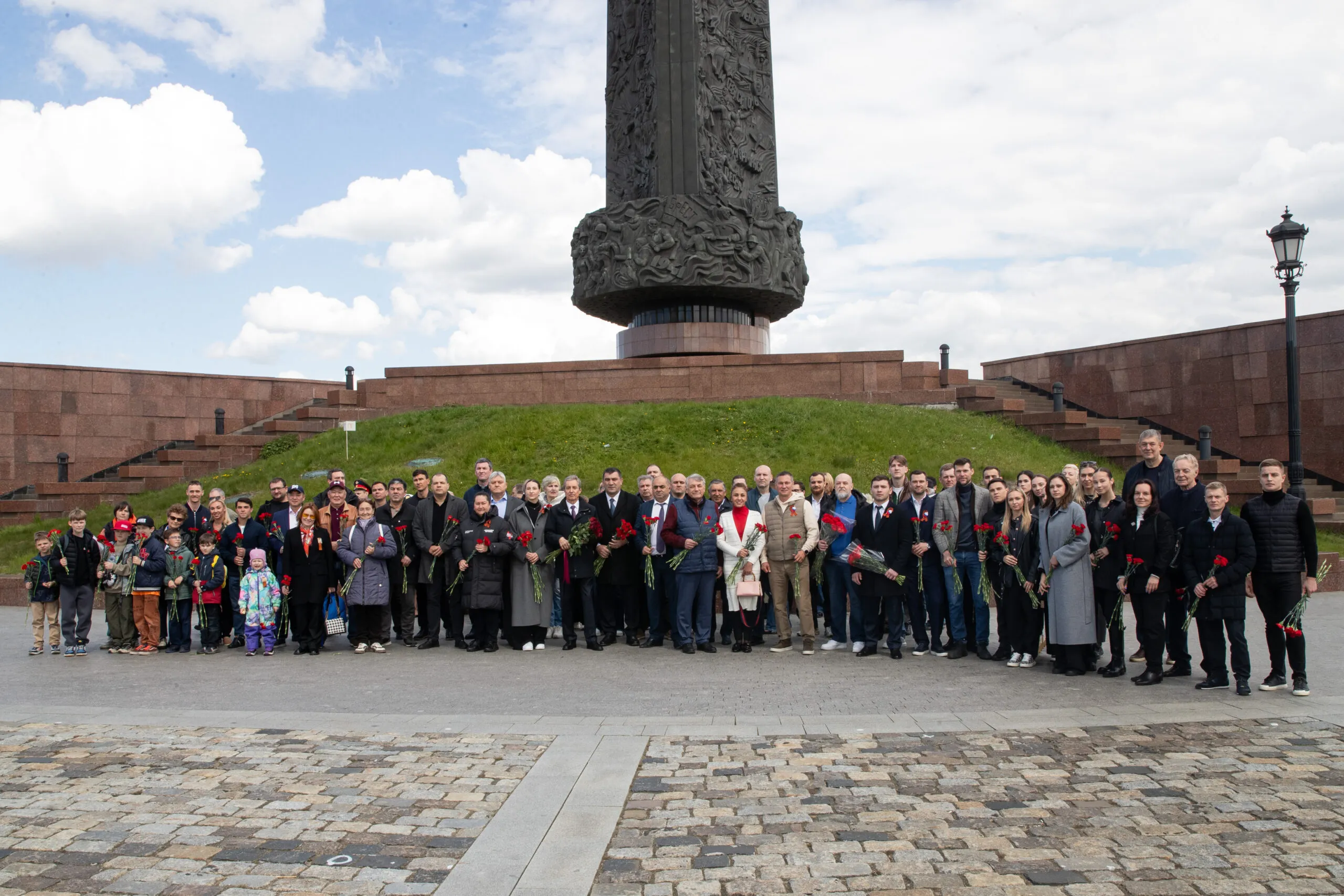 Российский союз спортсменов провёл мемориально-патриотическую акцию на Поклонной горе, посвящённую 80-летию Великой Победы!