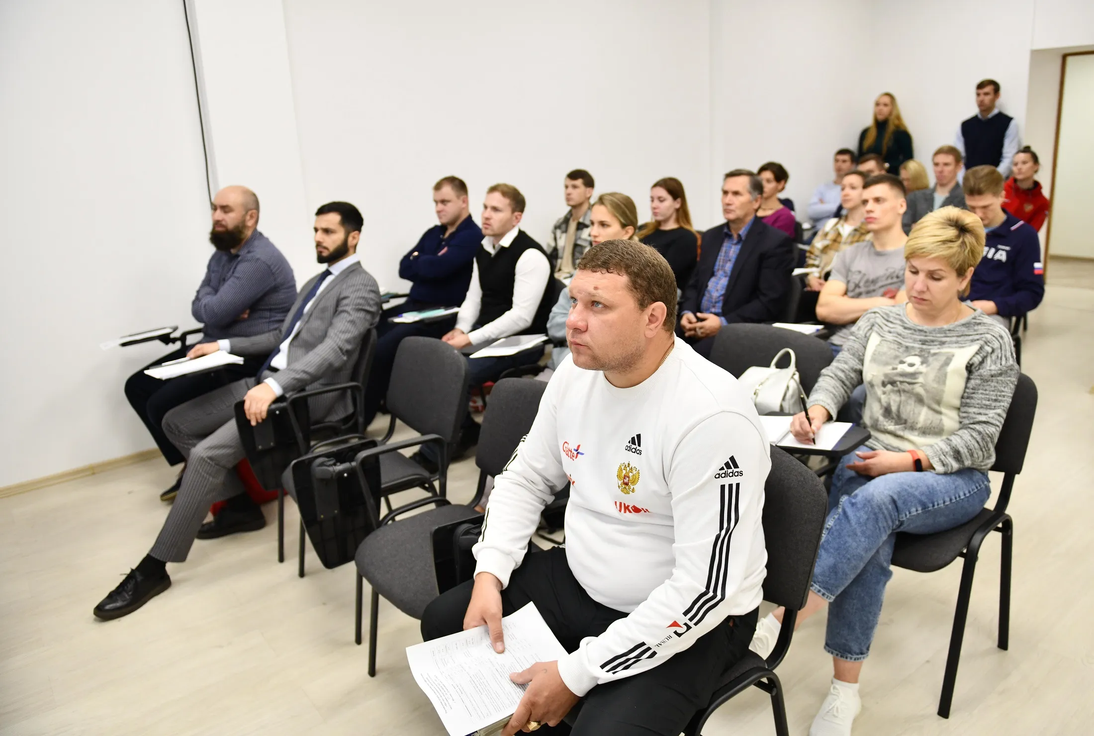 Представители лыжных гонок, биатлона, скалолазания, гребного и парусного спорта начали обучение на новых курсах ОКР