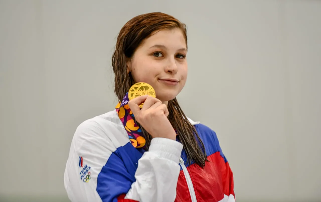 Пловчиха Александра Сабитова – трехкратная чемпионка ЕЮОФ в Баку