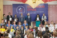 Омские школьные клубы получили от ОКР инвентарь и оборудование