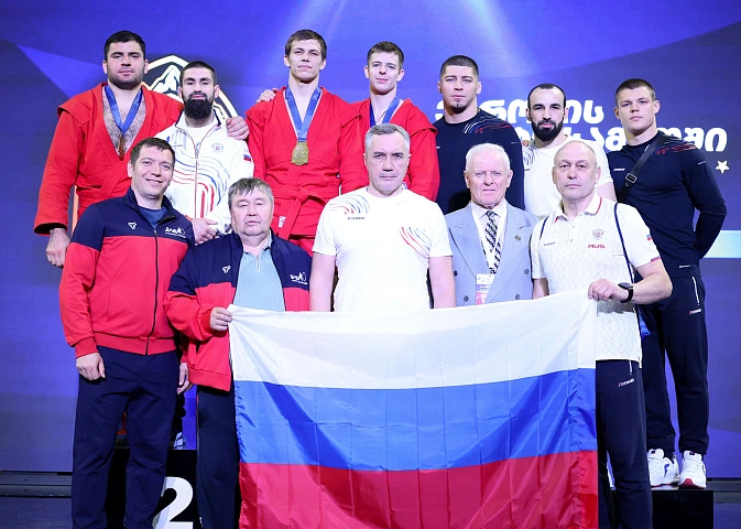 Дмитрий Трошкин: «Гимн и флаг прибавляют самбистам сил и уверенности»