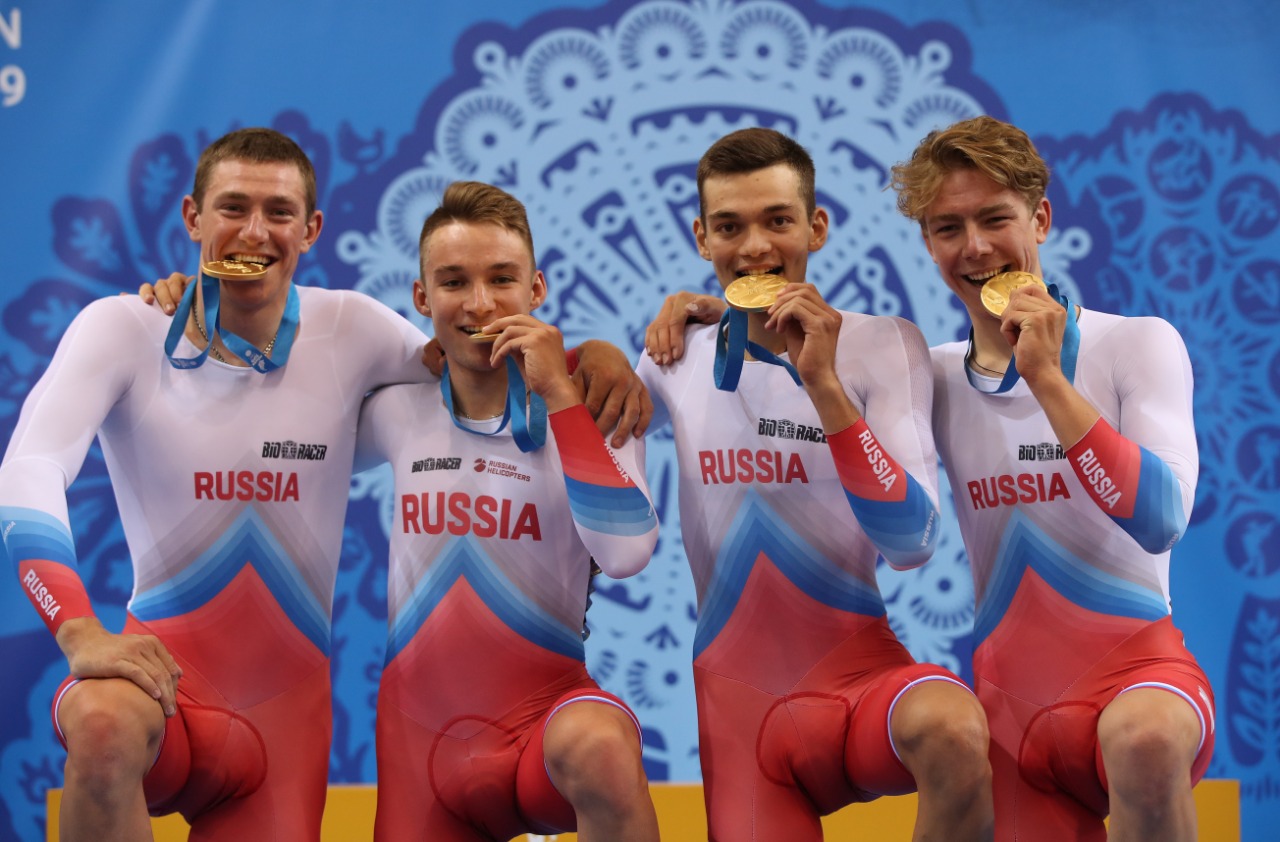 У России золото в мужской командной гонке преследования!