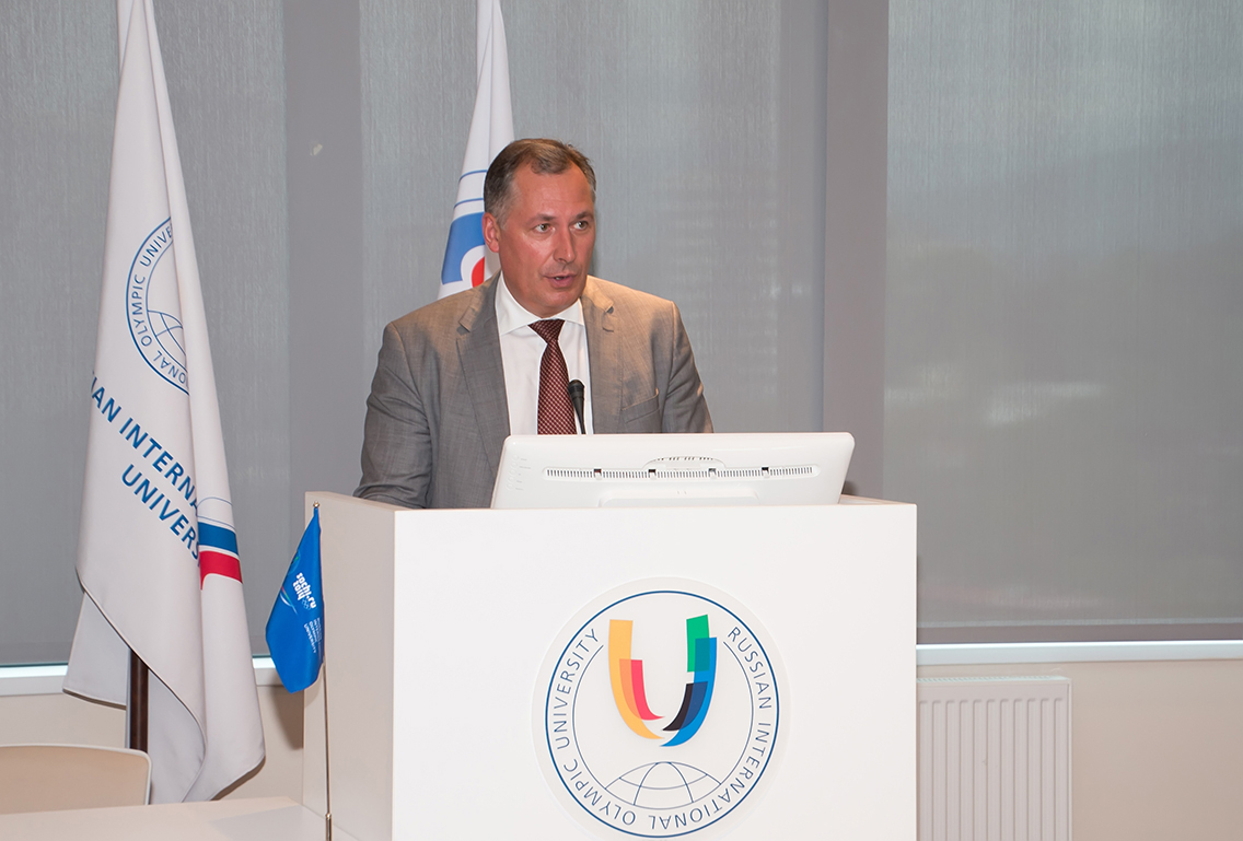 Stanislav Pozdnyakov presented diplomas to graduates of the RIOU