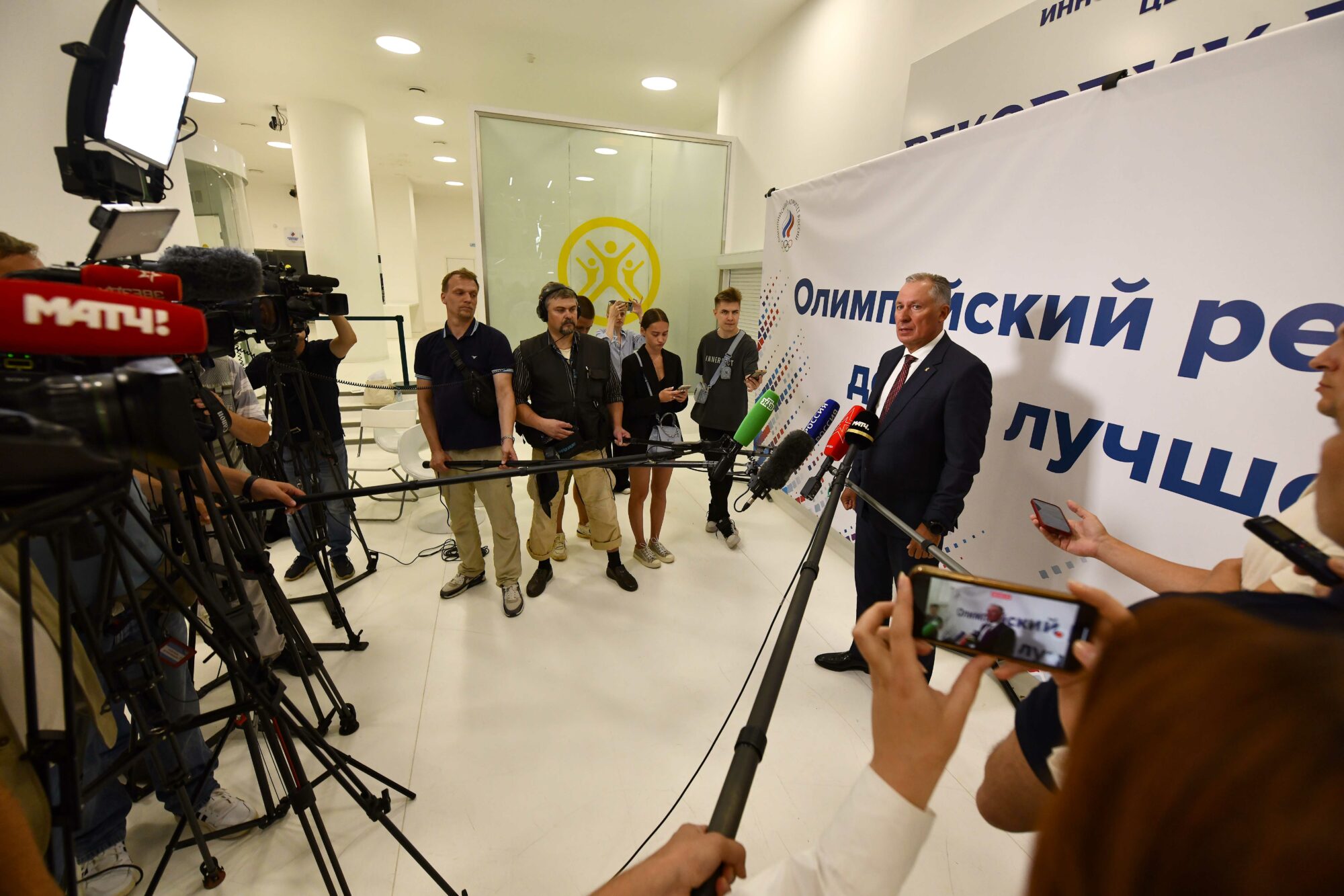 Станислав Поздняков: «Для нас парижская страница – пустая, без текста, и она перевернута»