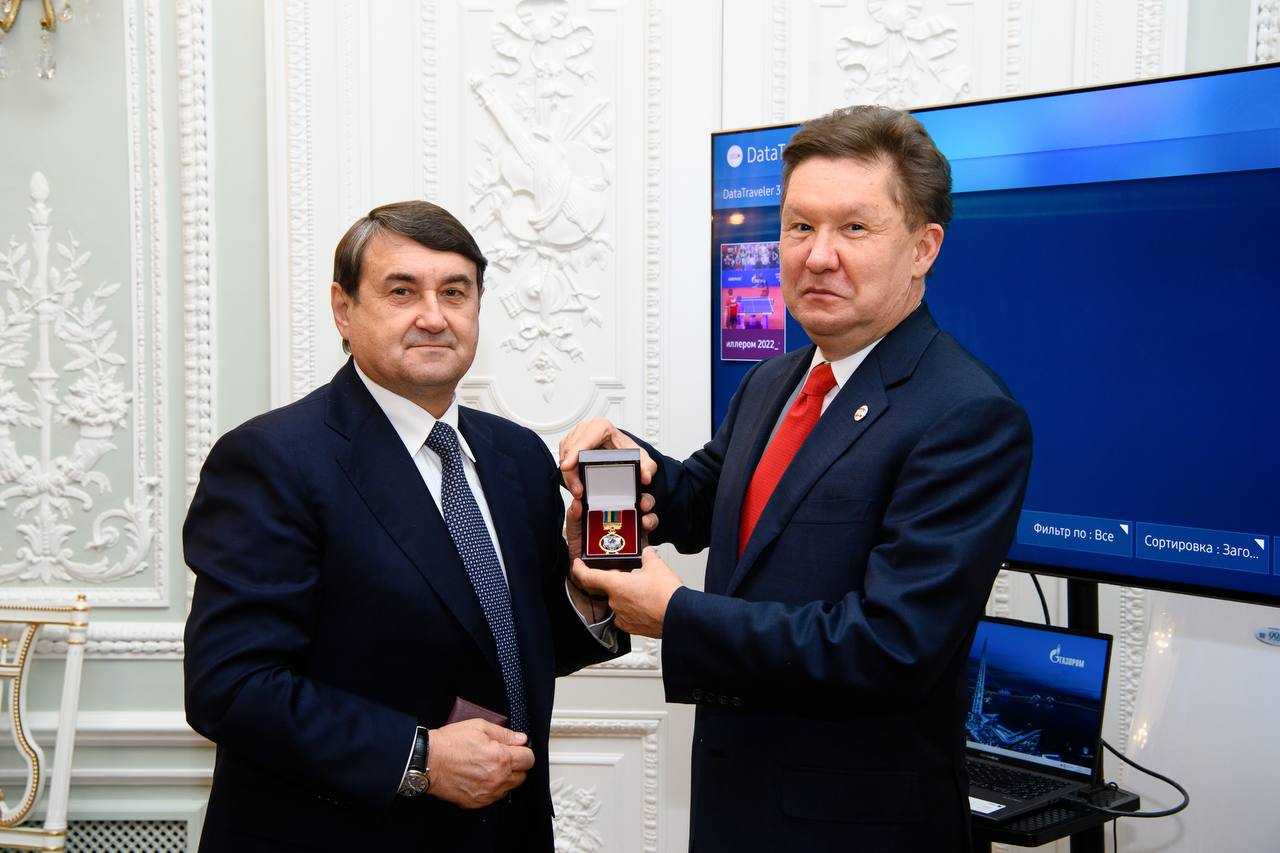 Заслуги Алексея Миллера в развитии Олимпийского движения в России отмечены Почетным знаком ОКР