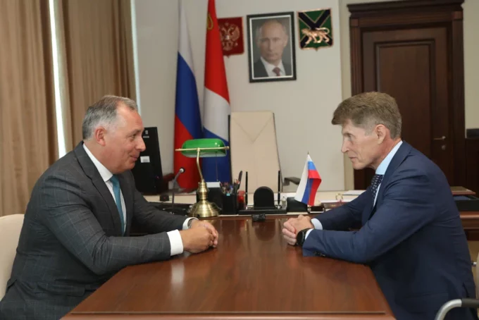 Станислав Поздняков и Губернатор Приморского края Олег Кожемяко провели рабочую встречу перед открытием VII МСИ “Дети Азии”