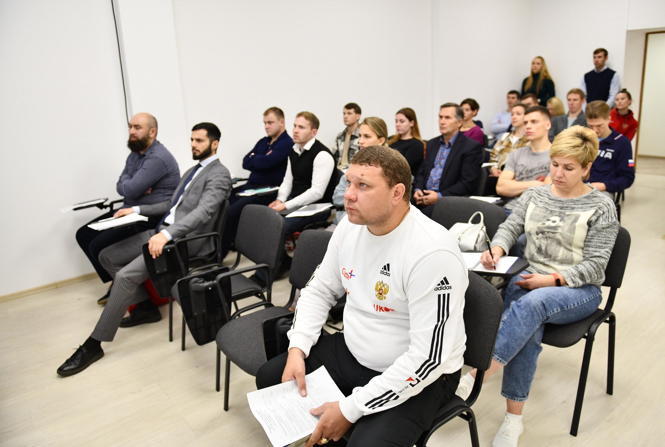 Представители лыжных гонок, биатлона, скалолазания, гребного и парусного спорта начали обучение на новых курсах ОКР