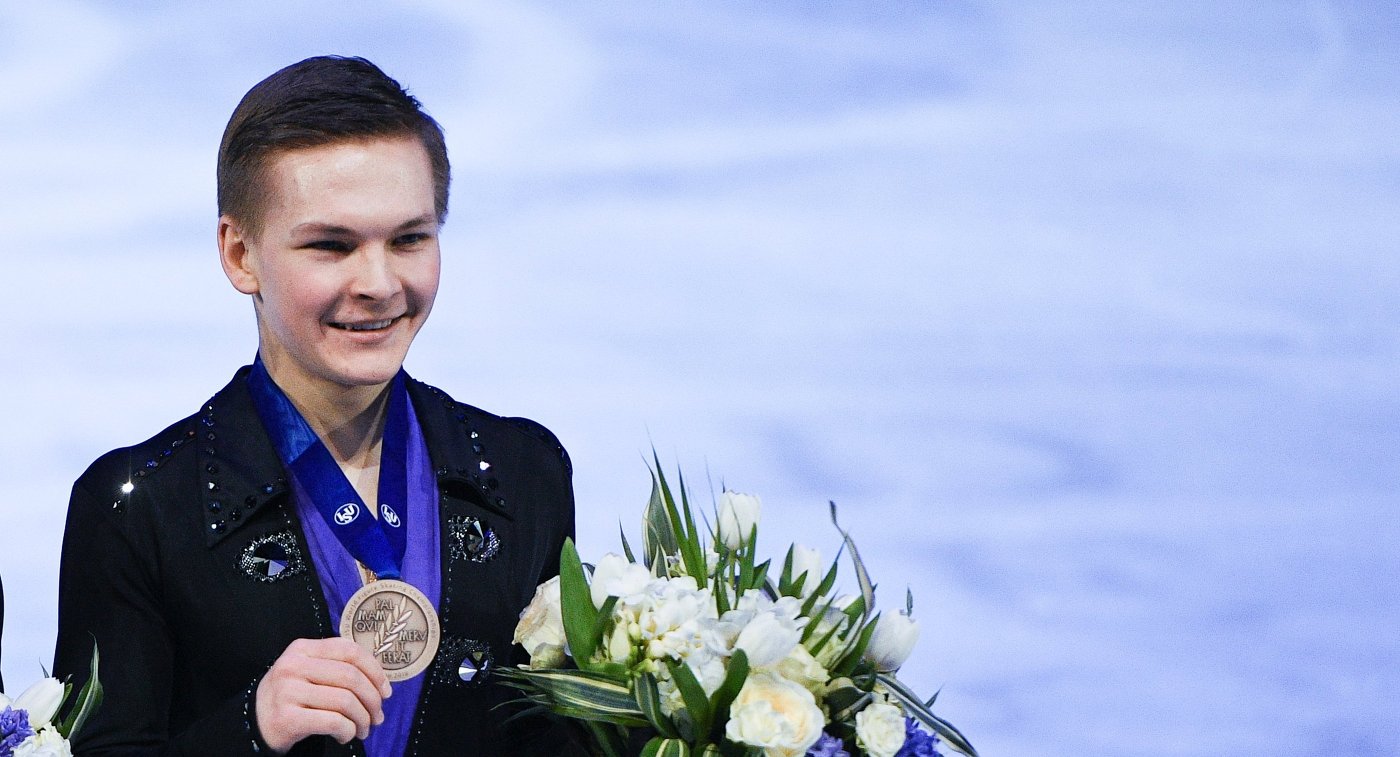 Figure Skaters return from Milan with two medals