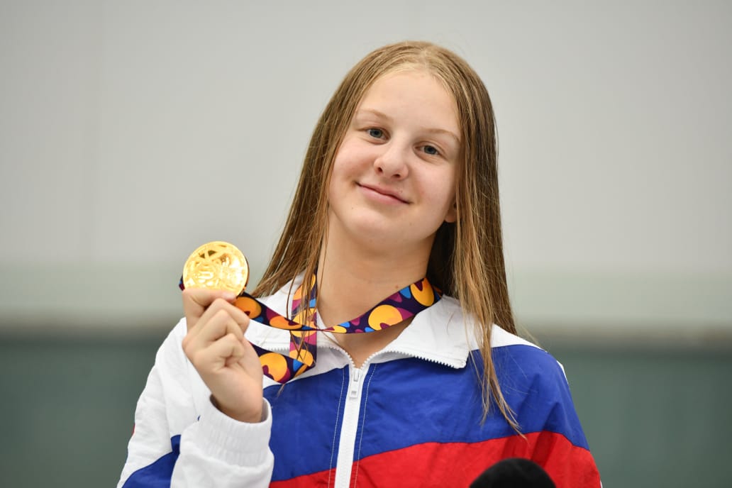 Пловчиха Евгения Чикунова – трехкратная чемпионка ЕЮОФ в Баку