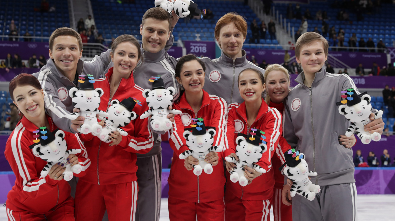 Figure skaters clinched silver