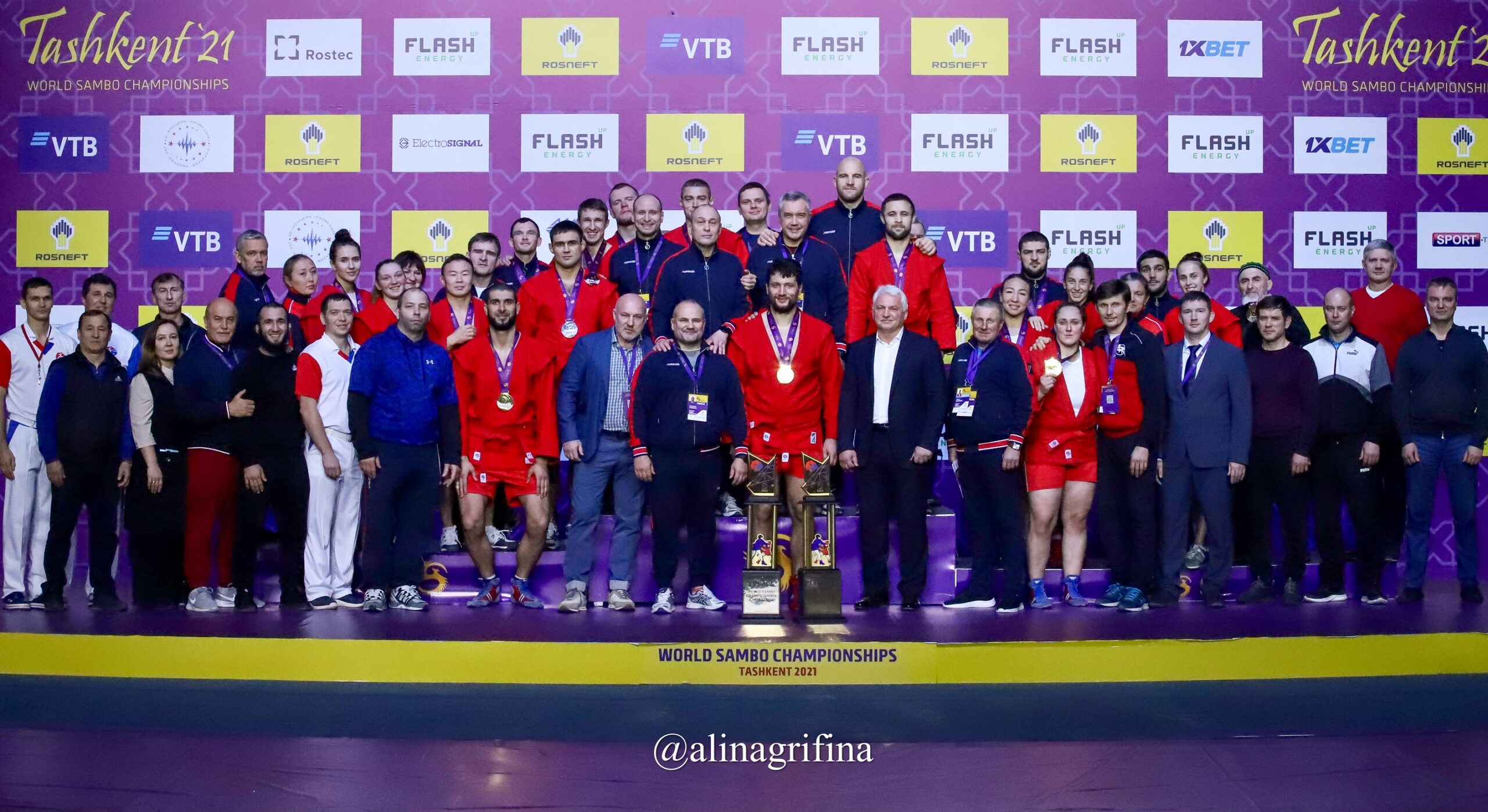 Российские самбисты завоевали 16 медалей на чемпионате мира
